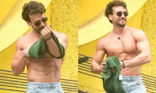 Tiger Shroff हुए शर्टलेस, गेयटी गैलेक्सी में फैंस को फेंकी अपनी टी-शर्ट Tiger Shroff हुए शर्टलेस, गेयटी गैलेक्सी में फैंस को फेंकी अपनी टी-शर्ट