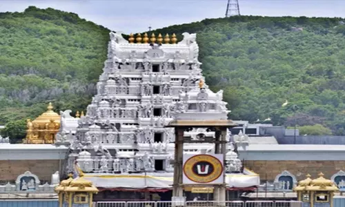 चंद्रग्रहण से पहले आंध्र और तेलंगाना स्थित सभी प्रमुख मंदिरों के कपाट बंद चंद्रग्रहण से पहले आंध्र और तेलंगाना स्थित सभी प्रमुख मंदिरों के कपाट बंद
