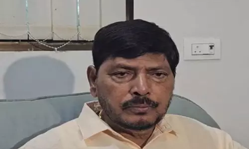 मराठा आरक्षण पर सियासत तेज, रामदास आठवले ने देवेंद्र फडणवीस का किया बचाव