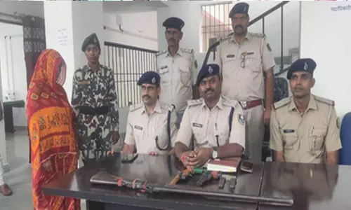 बिहार : मोतिहारी में अवैध हथियारों के साथ महिला गिरफ्तार
