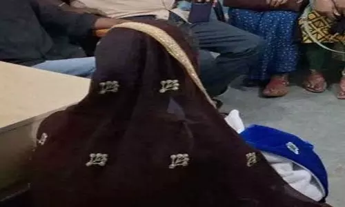 झारखंड : 50 हजार में बेचे गए नवजात का रेस्क्यू, प्रशासन ने मां-पिता को वापस सौंपा