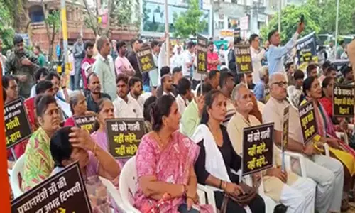 अहमदाबाद में बिहार समाज का विरोध प्रदर्शन, राहुल-तेजस्वी के खिलाफ फूटा गुस्सा अहमदाबाद में बिहार समाज का विरोध प्रदर्शन, राहुल-तेजस्वी के खिलाफ फूटा गुस्सा