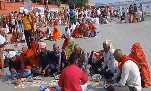गयाजी में उमड़ा आस्था का सैलाब, पितृपक्ष के पहले दिन श्रद्धालुओं ने देवघाट पर किया पिंडदान गयाजी में उमड़ा आस्था का सैलाब, पितृपक्ष के पहले दिन श्रद्धालुओं ने देवघाट पर किया पिंडदान