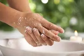 Skin Care : घरेलू नुस्खों से अपने हाथों को बेदाग और चमकदार बनाएं Skin Care : घरेलू नुस्खों से अपने हाथों को बेदाग और चमकदार बनाएं