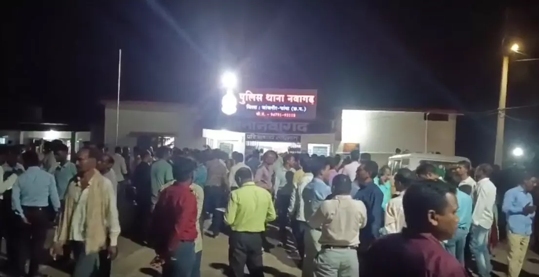 जांजगीर-चांपा में धर्मांतरण को लेकर हंगामा, दो लोग पुलिस हिरासत में जांजगीर-चांपा में धर्मांतरण को लेकर हंगामा, दो लोग पुलिस हिरासत में