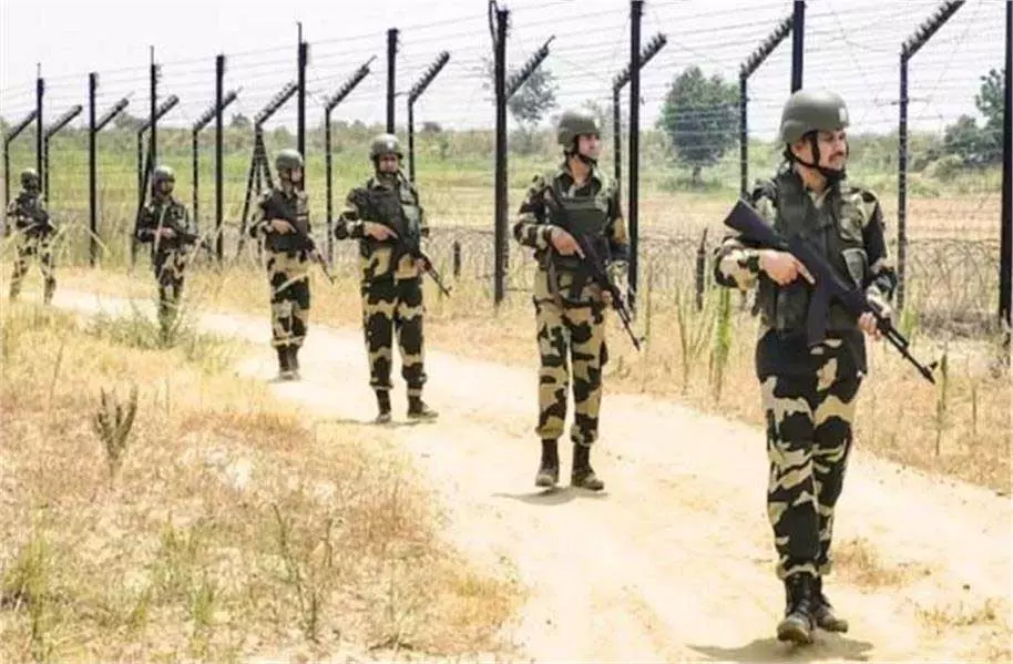 Punjab : करोड़ों की हेरोइन और स्कॉर्पियो के साथ 5 तस्कर गिरफ्तार Punjab : करोड़ों की हेरोइन और स्कॉर्पियो के साथ 5 तस्कर गिरफ्तार