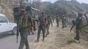 Jammu-Kashmir: सुरक्षा बलों और आतंकवादियों के बीच भारी गोलीबारी Jammu-Kashmir: सुरक्षा बलों और आतंकवादियों के बीच भारी गोलीबारी