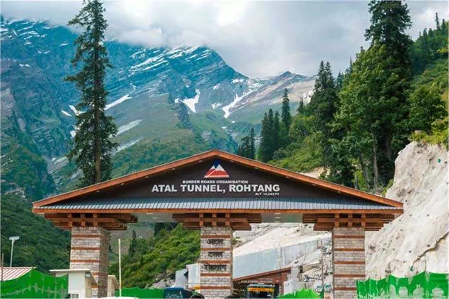 Manali: हाईवे पर फिर बहाल हुआ यातायात, किसानों को मिली बड़ी राहत Manali: हाईवे पर फिर बहाल हुआ यातायात, किसानों को मिली बड़ी राहत