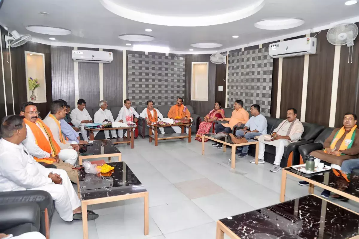 Bhopal: मुख्यमंत्री ने वीरों और कलाकारों को श्रद्धांजलि दी Bhopal: मुख्यमंत्री ने वीरों और कलाकारों को श्रद्धांजलि दी