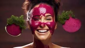 Skin Care Tips: चुकंदर से करें अपनी त्वचा की देखभाल, अपनाएं ये आसान तरीके Skin Care Tips: चुकंदर से करें अपनी त्वचा की देखभाल, अपनाएं ये आसान तरीके