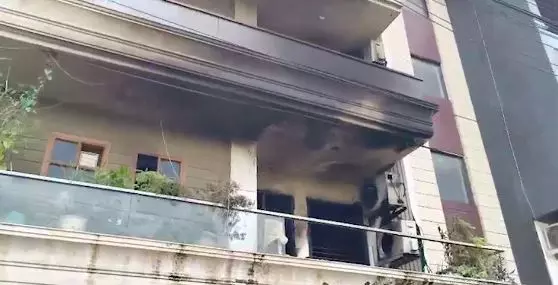 AC फटने से 3 लोगों की मौत, पालतू कुत्ता भी जिंदा जला AC फटने से 3 लोगों की मौत, पालतू कुत्ता भी जिंदा जला