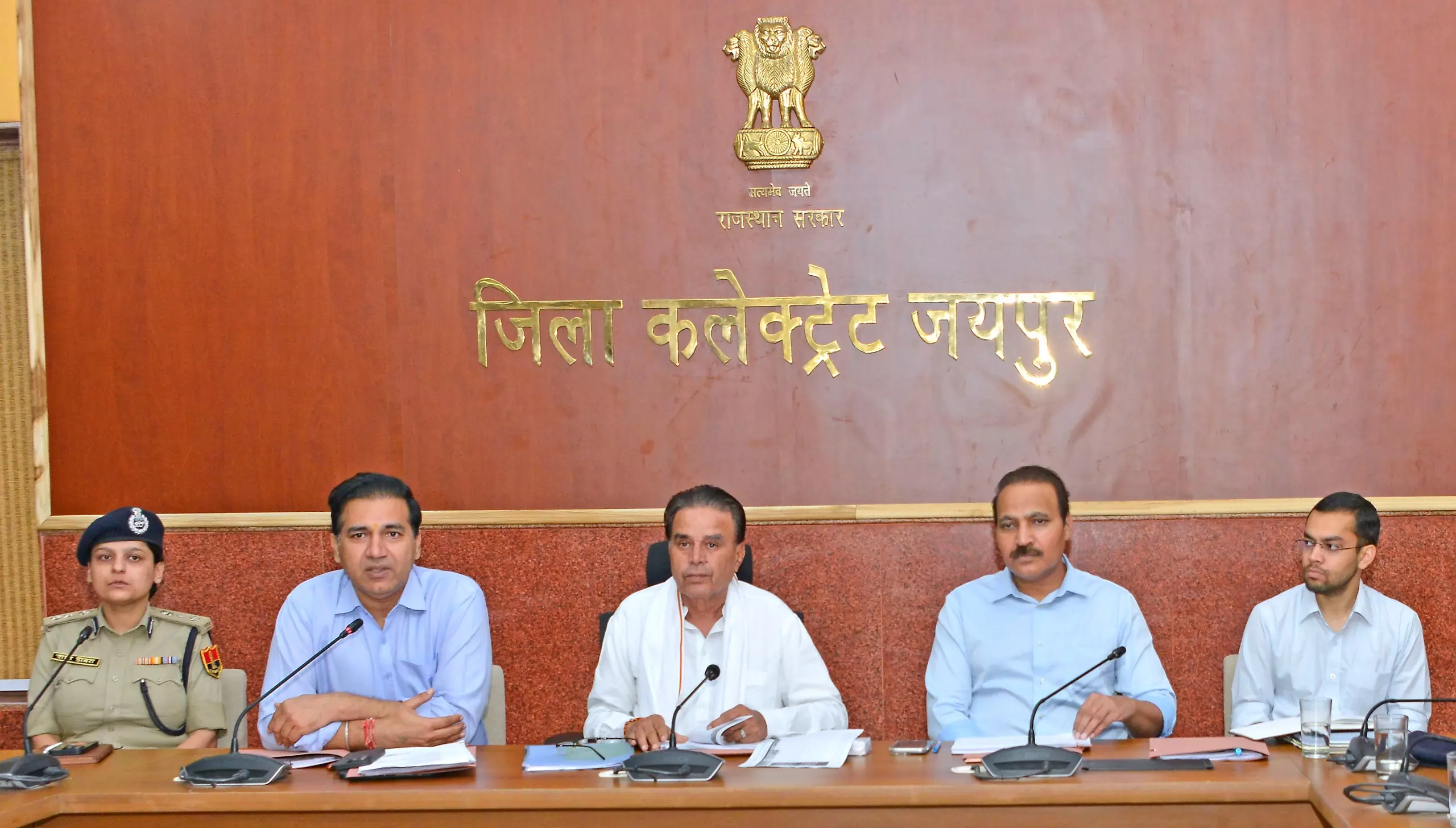 Jaipur: जिला कलेक्ट्रेट में की आपदा राहत एवं विकास कार्यों की समीक्षा Jaipur: जिला कलेक्ट्रेट में की आपदा राहत एवं विकास कार्यों की समीक्षा