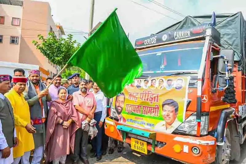 CM Nayab Saini ने बाढ़ प्रभावित पंजाब और हिमाचल प्रदेश के लिए 25 राहत ट्रकों को हरी झंडी दिखाई CM Nayab Saini ने बाढ़ प्रभावित पंजाब और हिमाचल प्रदेश के लिए 25 राहत ट्रकों को हरी झंडी दिखाई
