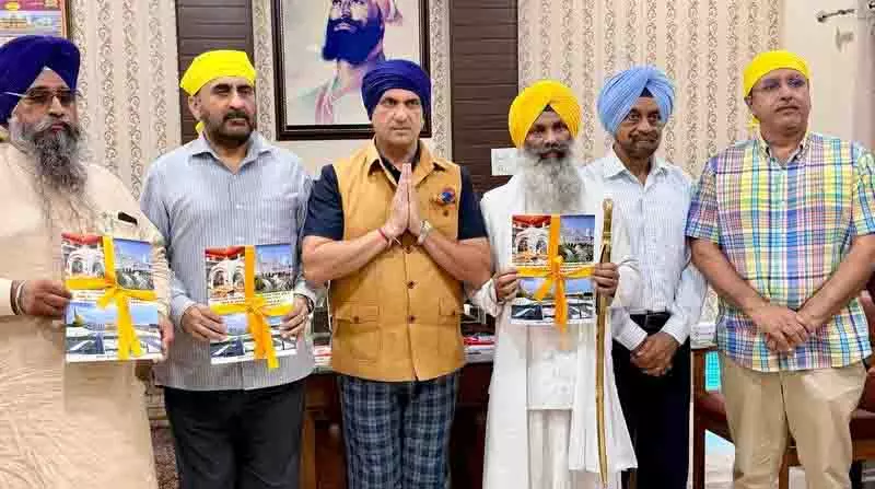 Panchkula नाडा साहिब गुरुद्वारा में सिख प्रतीक ‘कृपाण’ पर चित्रात्मक कार्य जारी Panchkula नाडा साहिब गुरुद्वारा में सिख प्रतीक ‘कृपाण’ पर चित्रात्मक कार्य जारी