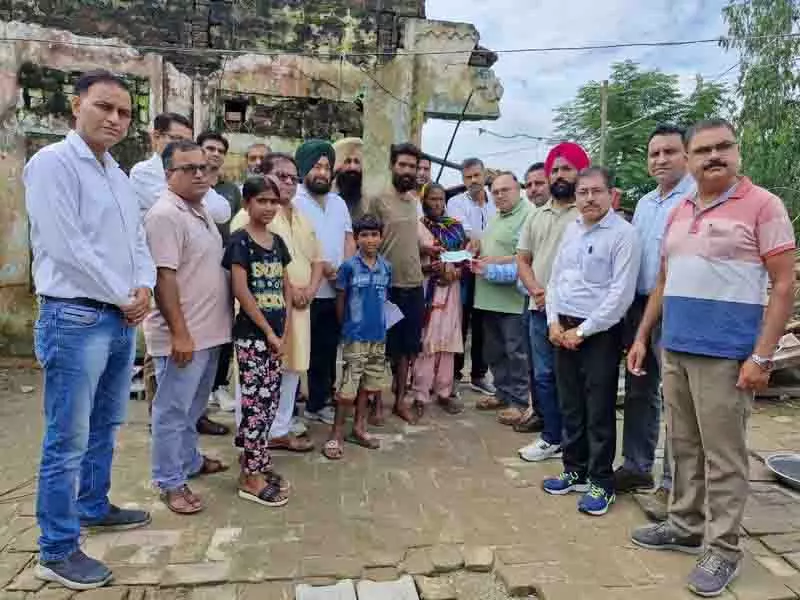 Punjab राजकीय शिक्षक संघ ने बाढ़ पीड़ितों के पुनर्वास के लिए 31.20 लाख रुपये जुटाए Punjab राजकीय शिक्षक संघ ने बाढ़ पीड़ितों के पुनर्वास के लिए 31.20 लाख रुपये जुटाए