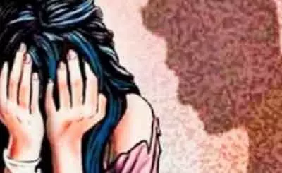 ओडिशा के कंधमाल जिले में नौवीं कक्षा की लड़की से कार के अंदर ‘बलात्कार’ ओडिशा के कंधमाल जिले में नौवीं कक्षा की लड़की से कार के अंदर ‘बलात्कार’