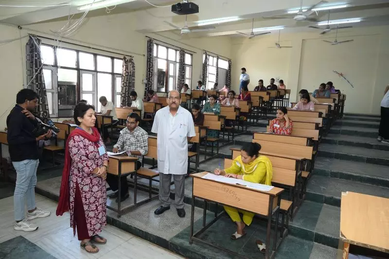 Haryana में पैरामेडिकल सीईटी में 20 हजार से अधिक अभ्यर्थी शामिल हुए Haryana में पैरामेडिकल सीईटी में 20 हजार से अधिक अभ्यर्थी शामिल हुए