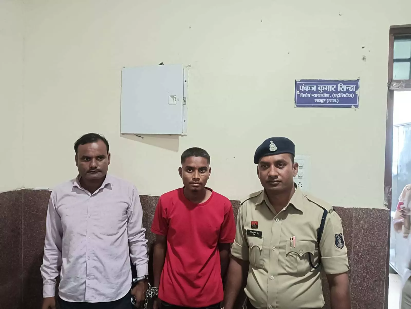 गांजा तस्करी करने वाले रवि शंकर लोढी और मनु केउंट को मिली 10 साल की जेल गांजा तस्करी करने वाले रवि शंकर लोढी और मनु केउंट को मिली 10 साल की जेल