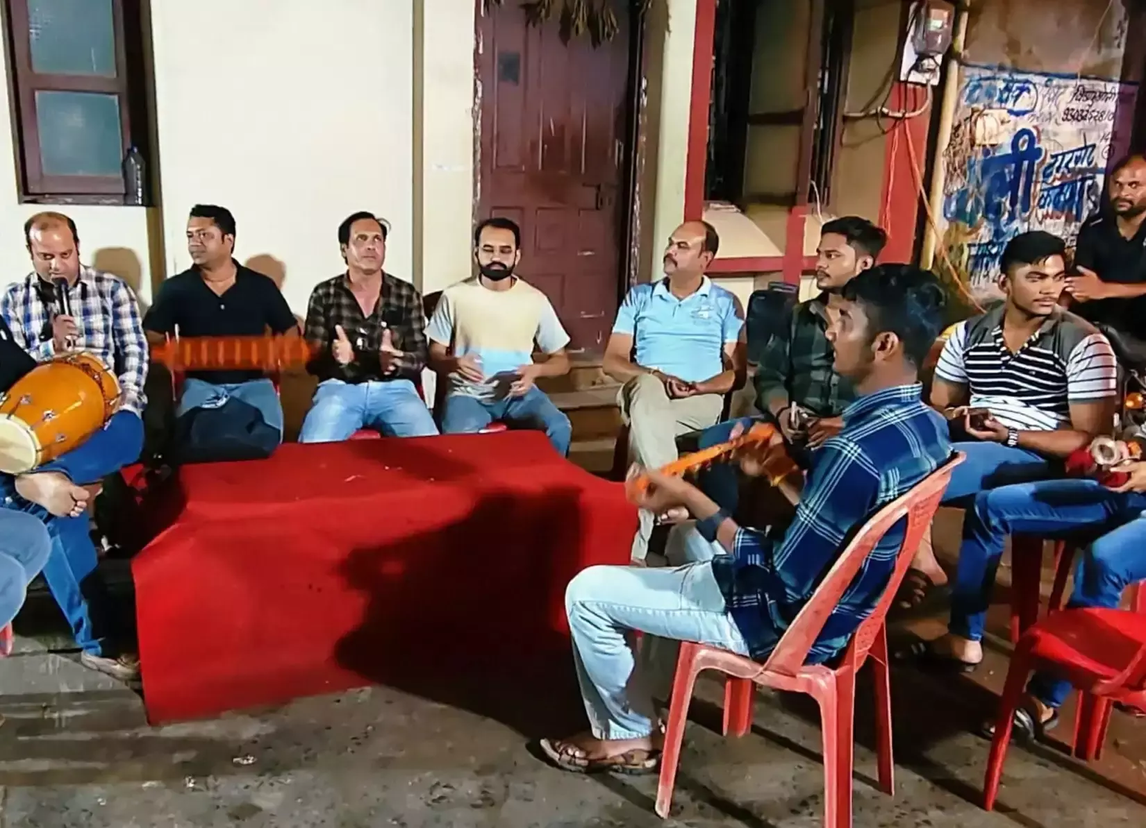 Jabalpur: देर रात तक गूंजते रहे भजन-कीर्तन Jabalpur: देर रात तक गूंजते रहे भजन-कीर्तन