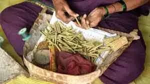 बीड़ी पर जीएसटी कटौती से स्वास्थ्य विशेषज्ञ चिंतित बीड़ी पर जीएसटी कटौती से स्वास्थ्य विशेषज्ञ चिंतित