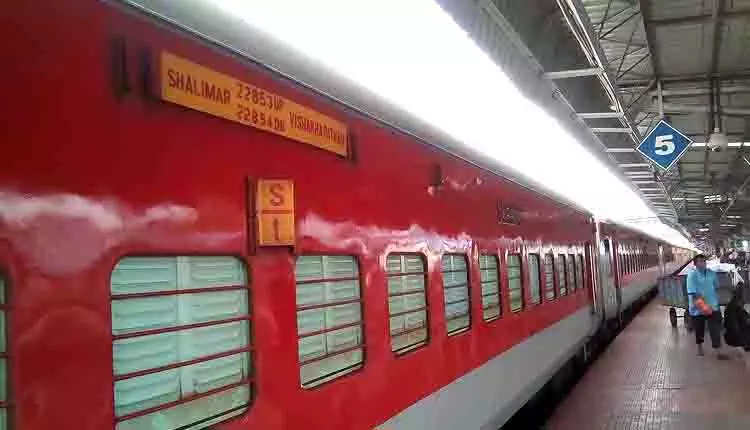 त्योहारों की भीड़, रेलवे Visakhapatnam से शालीमार तक साप्ताहिक विशेष ट्रेनें चलाएगा त्योहारों की भीड़, रेलवे Visakhapatnam से शालीमार तक साप्ताहिक विशेष ट्रेनें चलाएगा