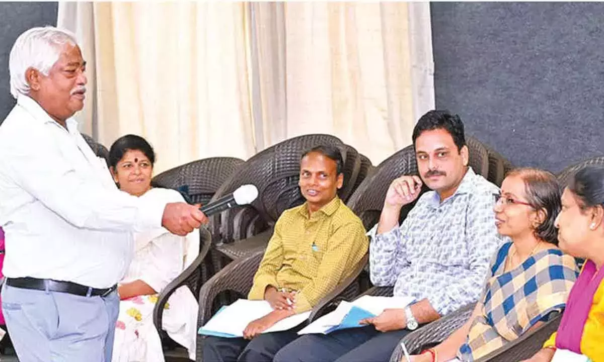 SPMVV ने जीवन कौशल पर क्षमता निर्माण कार्यशाला का आयोजन किया SPMVV ने जीवन कौशल पर क्षमता निर्माण कार्यशाला का आयोजन किया