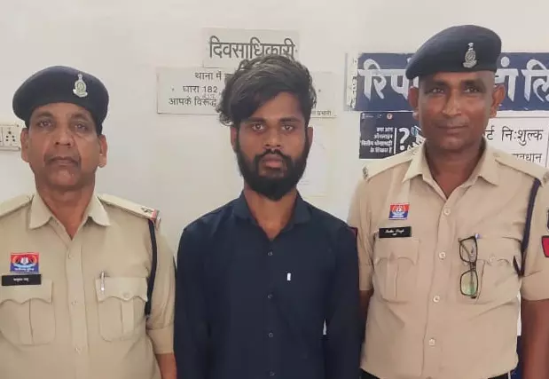कत्तानुमा चाकू लेकर खरोरा नगर में घूम रहा था युवक, अरेस्ट कत्तानुमा चाकू लेकर खरोरा नगर में घूम रहा था युवक, अरेस्ट