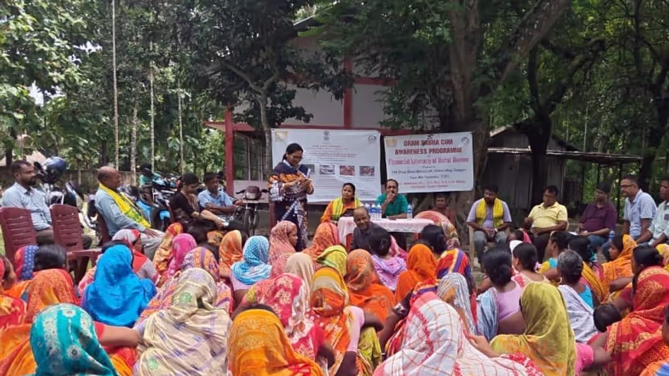 Assam : चिलाराई कॉलेज धुबरी सीमावर्ती गांवों में ग्रामीण महिलाओं के लिए वित्तीय साक्षरता चलाता Assam : चिलाराई कॉलेज धुबरी सीमावर्ती गांवों में ग्रामीण महिलाओं के लिए वित्तीय साक्षरता चलाता