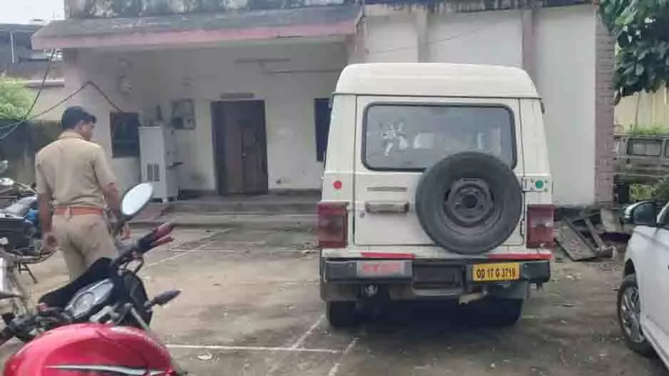 बारगढ़ चेकपोस्ट पर दुर्घटना, ओडिशा पुलिस SI घायल बारगढ़ चेकपोस्ट पर दुर्घटना, ओडिशा पुलिस SI घायल