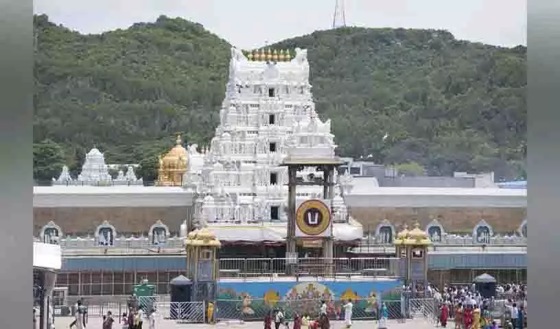 चंद्रग्रहण शुद्धि अनुष्ठान के बाद Telugu राज्यों के मंदिर फिर से खुले चंद्रग्रहण शुद्धि अनुष्ठान के बाद Telugu राज्यों के मंदिर फिर से खुले