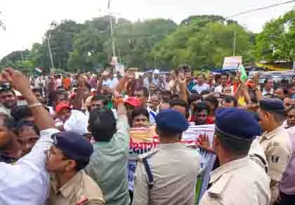 Bihar: पटना में जदयू कार्यालय के बाहर परिचारी संघ का विरोध प्रदर्शन Bihar: पटना में जदयू कार्यालय के बाहर परिचारी संघ का विरोध प्रदर्शन