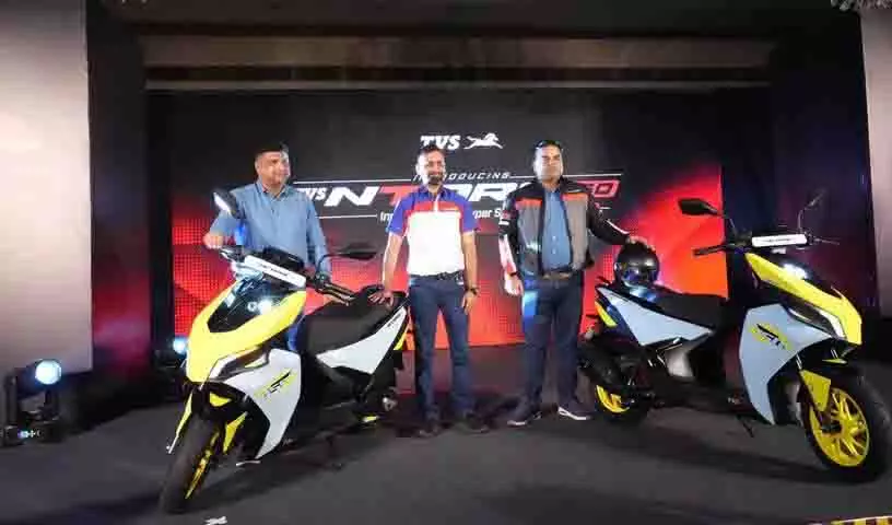 TVS ने हैदराबाद में एनटॉर्क 150 स्कूटर लॉन्च किया TVS ने हैदराबाद में एनटॉर्क 150 स्कूटर लॉन्च किया