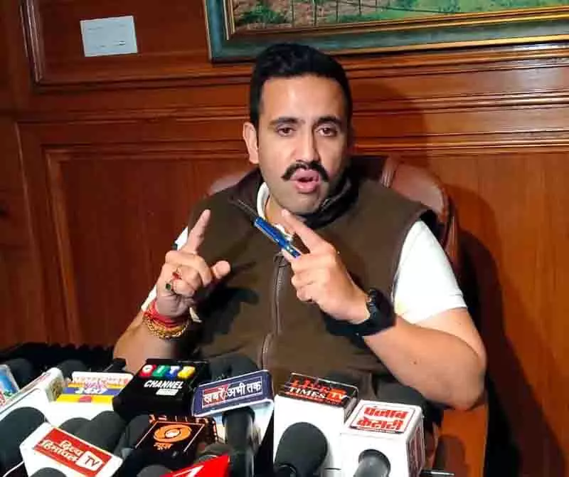 स्वीकृत स्थलों के बाहर कूड़ा डालने वाले ठेकेदारों पर कार्रवाई होगी: Himachal minister स्वीकृत स्थलों के बाहर कूड़ा डालने वाले ठेकेदारों पर कार्रवाई होगी: Himachal minister
