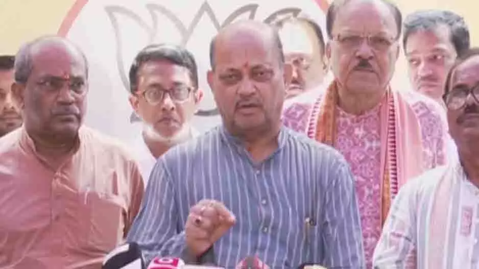 Odisha: राजनीति में हलचल, जाजपुर में बीजेडी से बीजेपी की ओर झुकाव Odisha: राजनीति में हलचल, जाजपुर में बीजेडी से बीजेपी की ओर झुकाव