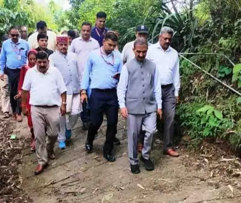 Himachal CM ने सुजानपुर में प्रत्येक विस्थापित परिवार के लिए 8.7 लाख रुपये की राहत की घोषणा की Himachal CM ने सुजानपुर में प्रत्येक विस्थापित परिवार के लिए 8.7 लाख रुपये की राहत की घोषणा की