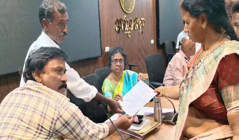 Indiramma ने कांग्रेस को घर दे दिया Indiramma ने कांग्रेस को घर दे दिया