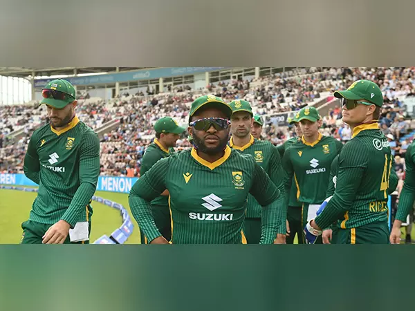 ODI में करारी हार के बाद धीमी ओवर गति पर दक्षिण अफ्रीका पर जुर्माना ODI में करारी हार के बाद धीमी ओवर गति पर दक्षिण अफ्रीका पर जुर्माना