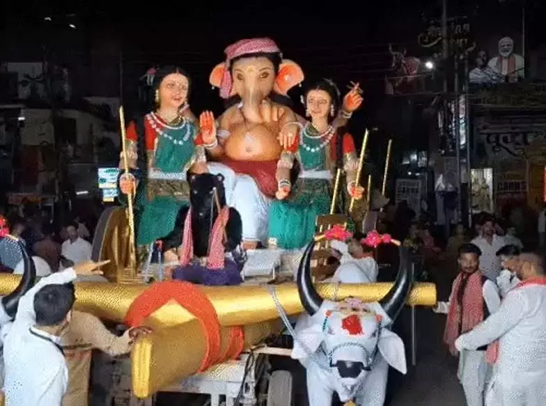 रायपुर में गणेश विसर्जन की झाकियां निकली, देखें VIDEO... रायपुर में गणेश विसर्जन की झाकियां निकली, देखें VIDEO...