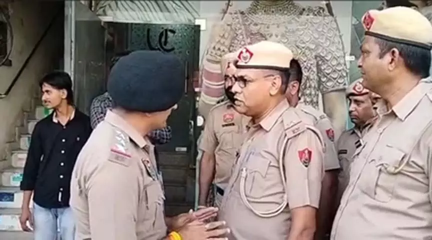 करनाल में कैफे और स्पा सेंटर पर पुलिस और बाल संरक्षण आयोग का छापा करनाल में कैफे और स्पा सेंटर पर पुलिस और बाल संरक्षण आयोग का छापा