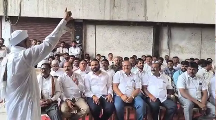 नासिक में प्याज किसानों का आंदोलन, एनसीसीएफ और नेफेड पर 350-400 करोड़ रुपए का बकाया नासिक में प्याज किसानों का आंदोलन, एनसीसीएफ और नेफेड पर 350-400 करोड़ रुपए का बकाया