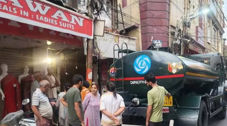 जल शक्ति विभाग, नगर निगम और जिला प्रशासन की संयुक्त पहल, छह दिन में 50 हजार टैंकर वितरित जल शक्ति विभाग, नगर निगम और जिला प्रशासन की संयुक्त पहल, छह दिन में 50 हजार टैंकर वितरित