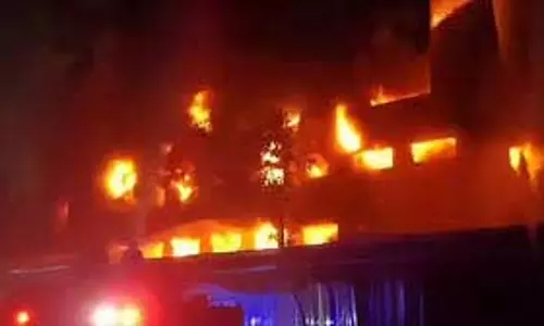 Mumbai: 24 मंजिला इमारत में लगी भीषण आग, महिला की मौत, कई घायल