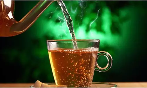 Health Alert: सुबह खाली पेट चाय पीना सेहत के लिए हो सकता है खतरा, कहीं आप भी तो नहीं कर रहे ये गलती Health Alert: सुबह खाली पेट चाय पीना सेहत के लिए हो सकता है खतरा, कहीं आप भी तो नहीं कर रहे ये गलती