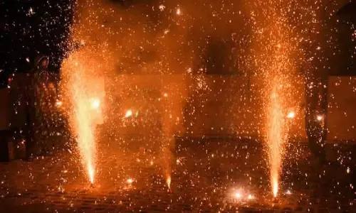 पटाखे फोड़ने वाले 300 लोगों पर FIR दर्ज, गणेश विसर्जन जुलुस के दौरान आवाजाही किया बाधित पटाखे फोड़ने वाले 300 लोगों पर FIR दर्ज, गणेश विसर्जन जुलुस के दौरान आवाजाही किया बाधित