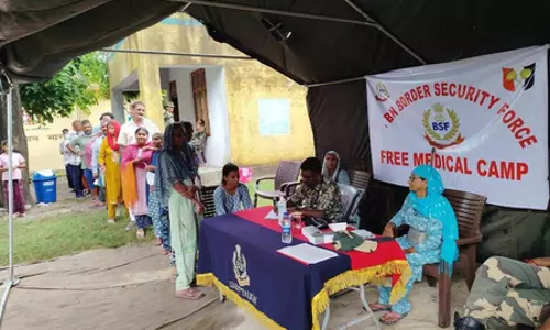 BSF सुंदरबनी ने बाढ़ प्रभावितों के लिए लगाया चिकित्सा शिविर BSF सुंदरबनी ने बाढ़ प्रभावितों के लिए लगाया चिकित्सा शिविर