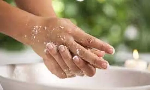 Skin Care : घरेलू नुस्खों से अपने हाथों को बेदाग और चमकदार बनाएं
