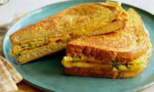 Bread Omelette Sandwich : ब्रेड ऑमलेट सैंडविच बनाएं