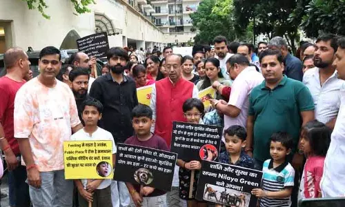पूर्व मंत्री ने गाजियाबाद में आवारा कुत्तों के आतंक पर की निवासियों से बातचीत