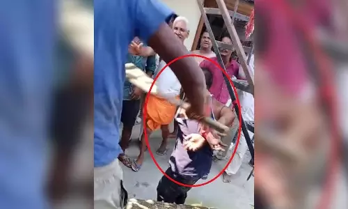 पान मसाला दुकान से युवक को बनाया बंधक, फिर ग्रामीणों ने चोर समझकर बेरहमी से पीटा