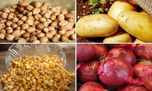 प्याज आलू और दालों की कीमतों में भारी गिरावट, जनता के लिए राहत भरी खबर प्याज आलू और दालों की कीमतों में भारी गिरावट, जनता के लिए राहत भरी खबर
